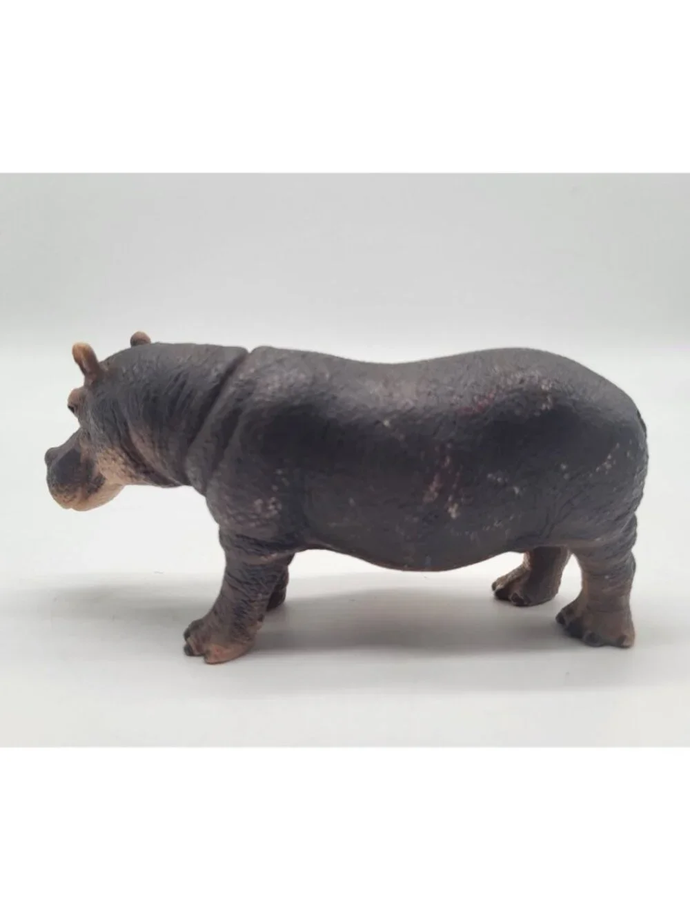Schleich Hippo D-73527 Hippopotamus Mouth Closed Wildlife Toy Figure